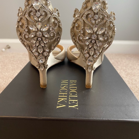 Bagdley Mischka “Meagan” wedge heel - Picture 6 of 9